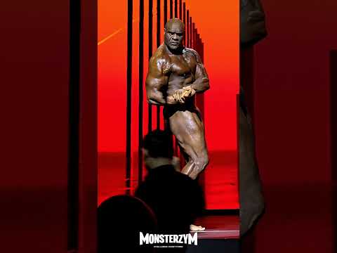 Bob Sapp's Bodybuilding posing at the Monsterzym show