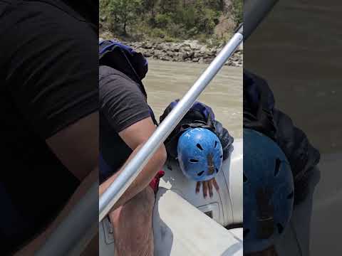 Maje aa gye  #shortsfeed #raftingrishikesh #minivlog #ytshorts #rishikeshriverrafting #raftingvlog