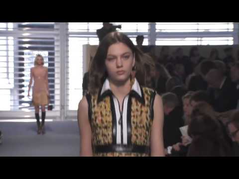 LUUX.be - Louis Vuitton Women's Fall Winter 2014 2015 Fashion Show