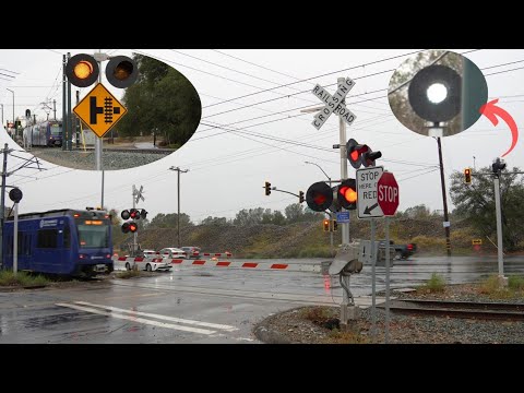 *New Yellow Flasher & Beacon Signals* Bidwell St. Railroad Crossing| SacRT Test Run Train Folaom CA