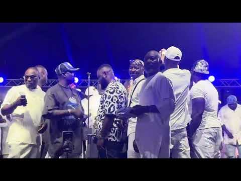 SEE WHAT HAPPENED WHEN TAFA SEGO CLIMBED STAGE TO GREET WASIU AYINDE AT NEW YEAR ALL WHITE PARTY