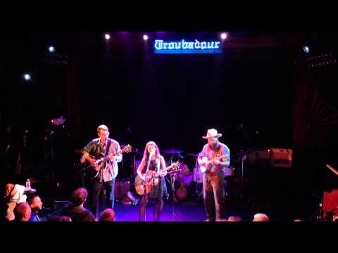 Susanna Hoffs - "It Doesn't Matter Anymore" live at the Troubadour