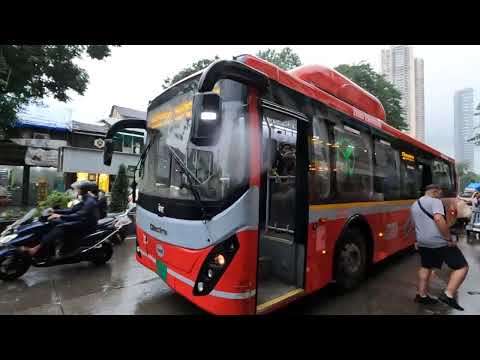 WALK ALONG STREETS OF CENTRAL MUMBAI