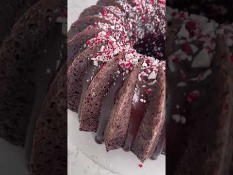 Easy Dark Chocolate Peppermint Bundt Cake! #cakedecorating #cakedecoratingideas #christmastreats