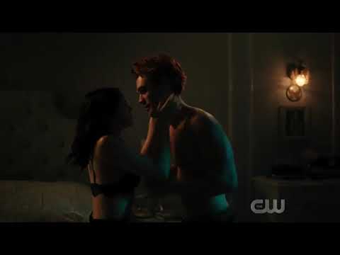 Riverdale  Betty & Jughead and Archie & Veronica kiss scenes 4x02