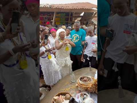 Ase to you all - American 🇺🇸 ifa priestess prayed for market women #ifa