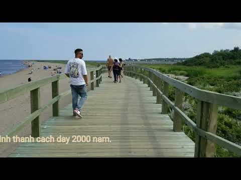 La Dune de Bouctouche,  New Brunswick  has over 12 km length - Con cat co chieu dai 12 km.