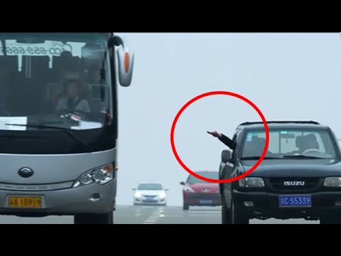 Travel bus encounters a car with robbery banks