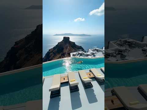 Imagine staying at this beautiful hotel in Santorini 🫶🏻🤩 #hotel #luxury #greece