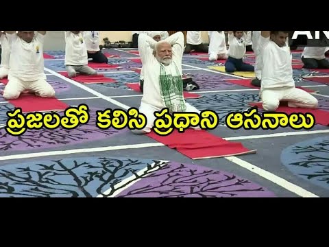 PM NARENDRA MODI DOING ASANAS WITH PEOPLE #viral #viralvideo #narendramodi