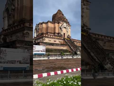 タイ・チェンマイ🇹🇭ワット・チェディルアンの早朝🕊