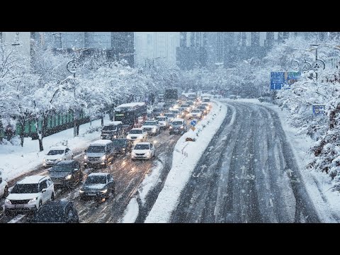 韩国117年来最大降雪，53辆车追尾，150架航班延误取消；福建网红大哥自驾挑战冷极根河,一觉睡去再没醒来,已证实死亡