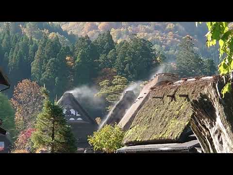 茅葺き屋根からのぼる湯気①