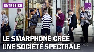 David Le Breton, sociologue : "Les gens absorbés par leur téléphone créent une société fantomatique"