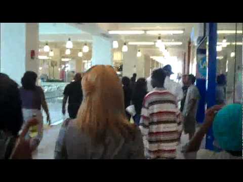 PRETTY RICKY GETS MOBBED BY FANS IN BALTIMORE MALL FOR AUTOGRAPHS&CDS!