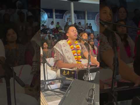 Kavicandra Prabhu’s kirtan brings heartfelt devotion and spiritual energy to the atmosphere! 🎶✨