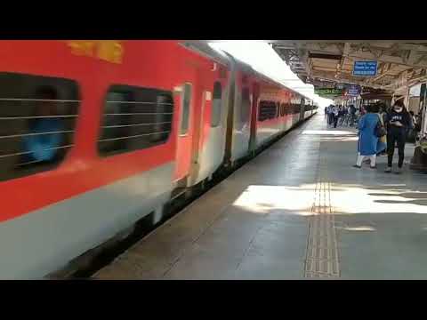 20907-Sayaji Nagari Sf Exp Skip Palghar With BRC WAP-7