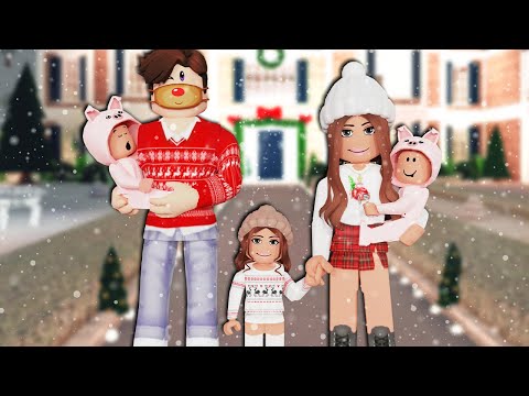 DECORATING OUR FAMILY HOME FOR CHRISTMAS | Bloxburg Family Roleplay