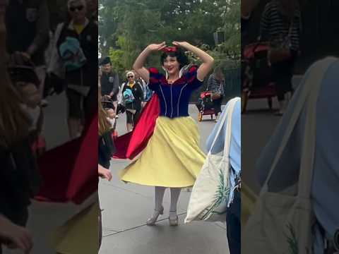 I suck at this 😱 #disney #funny #dancing