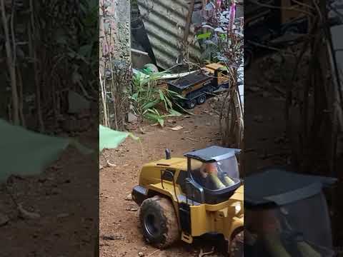 big loader mendorong truk muatan batubara yang gagal nanjak tebing #rc #kontruksi #toys #viral #fypシ