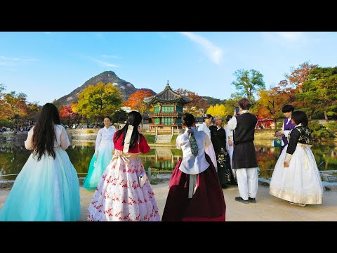 GYEONGBOKGUNG PALACE is Crowded with Huge Crowds, Autumn Leaves Palace Walk, Seoul Travel Walker.