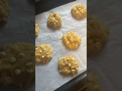 Making White Chocolate Chip Cookies 🍪 #baking #cookies #cookierecipe