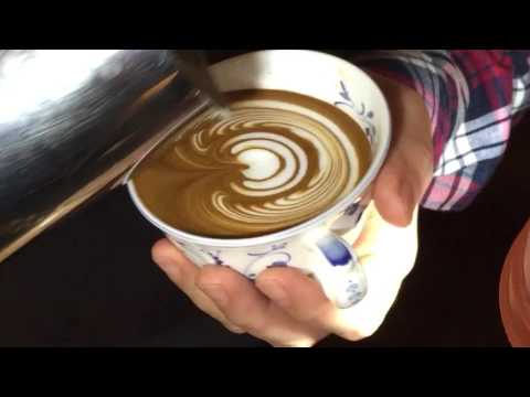 Latte art frame tulip