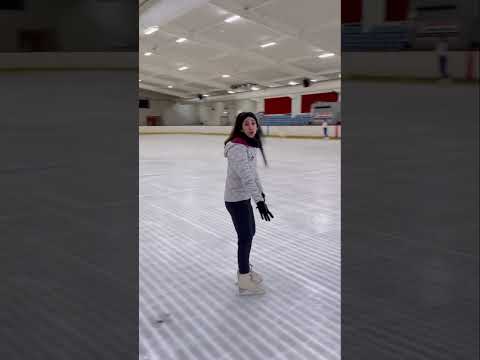 How to keep your speed on the ice #figureskating #shorts