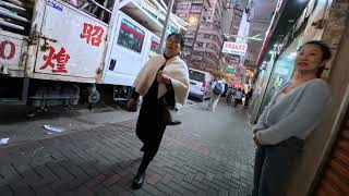 算卵數。除夕廟街，油蔴地。Women at Temple Street and Yau Ma Tei. Hong Kong.