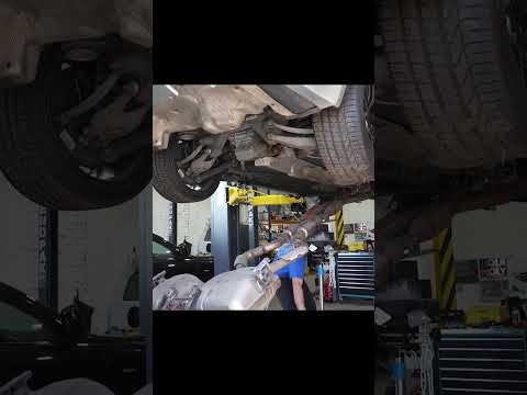 1 Minute Engine Removal: Damaged Bmw M3 V8 #shorts