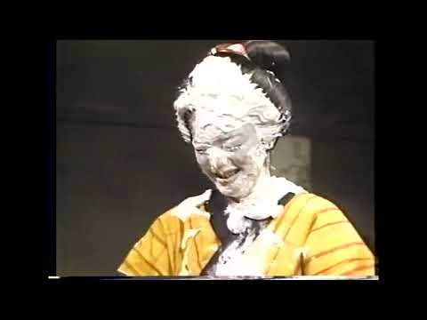 Mai Kitajima ( 喜多嶋舞 ) - pie in the face