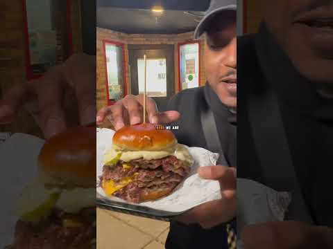 6 Patties?! Cousinn Vinnie Tries the biggest burger at Halal Smash Burger & Phillies in Chicago