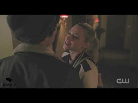 Riverdale: Bughead Kiss Season 3 Episode 11 💋