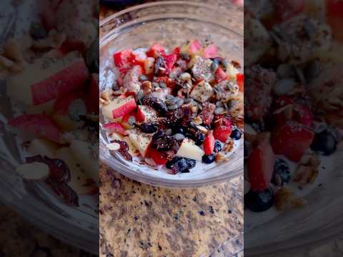 #easyhealthy  #yogurt #fruitsalad🍓🍌🍎 #healthybreakfastrecipe #youtubeshorts #foodshorts