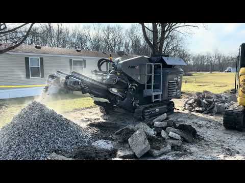 ARK 2416 jaw crusher crushing concrete