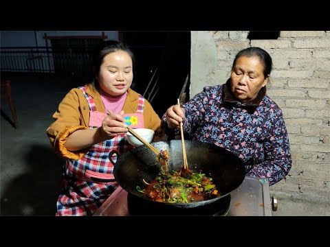 梅子炒回锅肉，加葱苗豆豉一起炒，鲜香开胃超下饭【梅子美食】