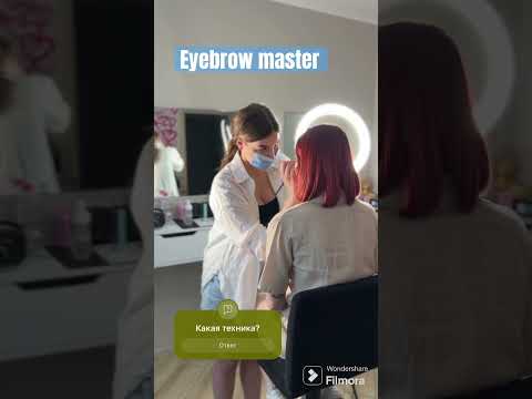 Eyebrow master at work. Мастер бровист за работой