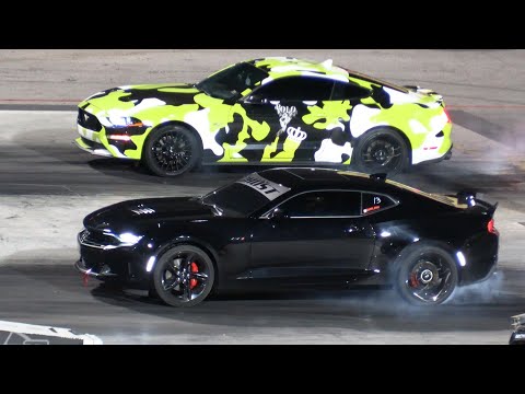 Mustang GT vs Camaro 1LT - modern muscle cars