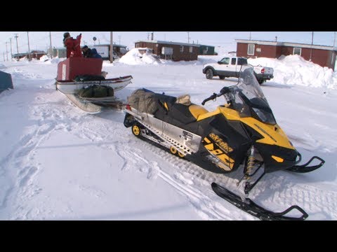 The preparation to go from Clyde River to Revoir Pass - Sam Ford Fiord 2010 expedition