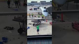 Heroic Act at O'Hare International Airport! 🇺🇸 American Airlines Employee Saves the Day!