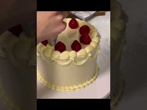 Vanilla #cake #caketown #food #birthdaypartysong #cakestation