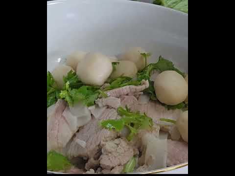 ก๋วยเตี๋ยวหมูสดเส้นจันทร์