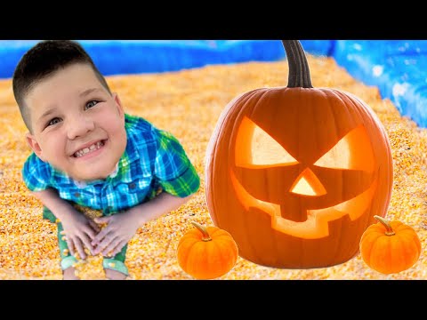 🎃 Jack-O-Lantern Pumpkin Patch Fun with Caleb! Picking Out the Perfect Pumpkins with Mom and Dad!