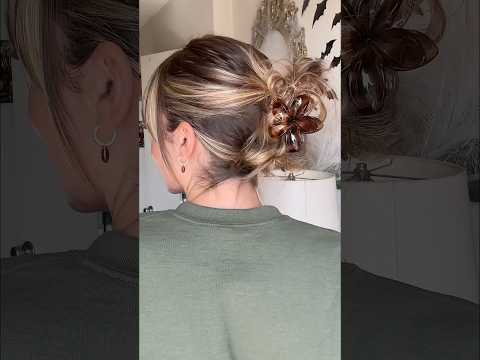 easy fall flower clip hairstyle for everyday 🧸 perfect for short length hair 🤎 #hairstyle