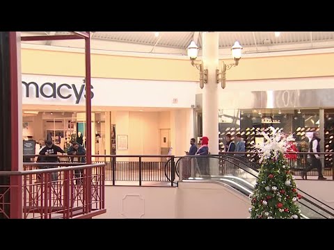 Local shoppers making one last dash to the malls to grab the perfect holiday gift