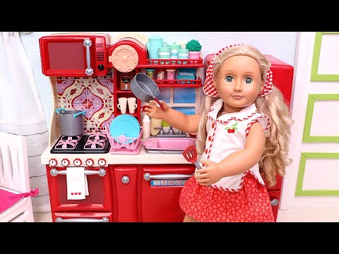 Doll's new red kitchen! Play Dolls cooking adventures