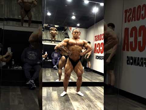 South Korea 212 IFBB, Mr.Ryu Posing check by Olympia head judge