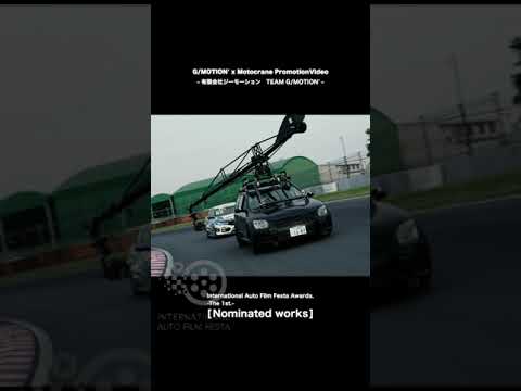 It is a high-speed video using a circuit and a racing car.