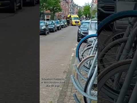 situation plays out in Amsterdam zuid aka de pijp #zuid #amsterdam #ambulance #politie #mustwatch