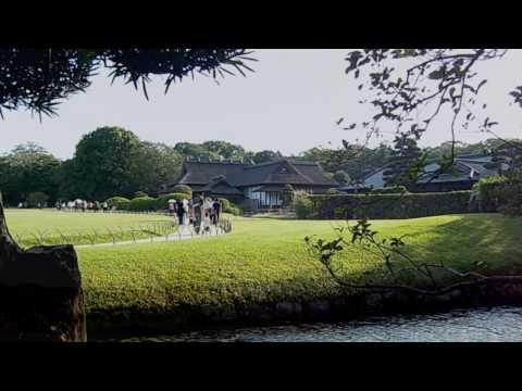 ― 深まる秋の日本庭園、岡山後楽園。 ―